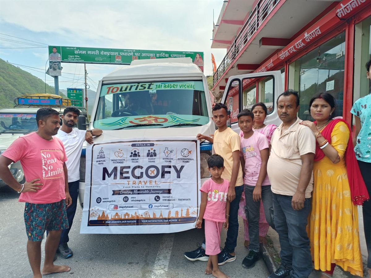 A Megofy group beside their tempo traveller on the yatra route